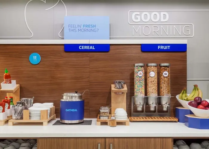 Express By Ihg Hotel Crestwood