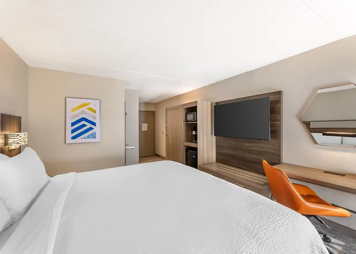 Express By Ihg Hotel 2*