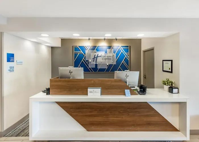Express By Ihg Hotel Crestwood