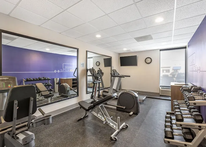 Express By Ihg Hotel Crestwood