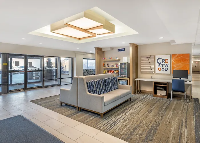 Express By Ihg Hotel Crestwood