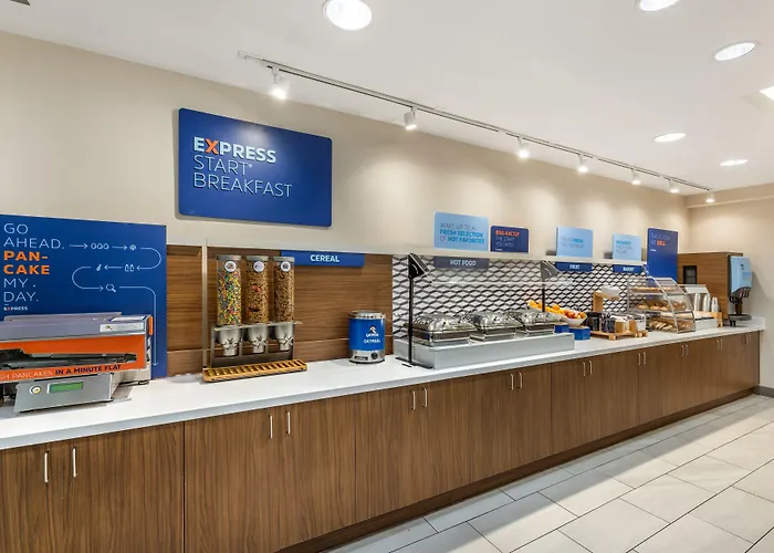 Express By Ihg Hotel Crestwood