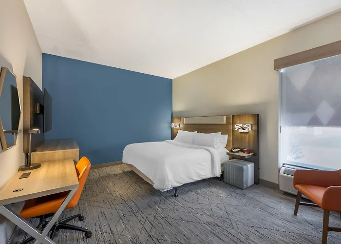 Express By Ihg Hotel Crestwood